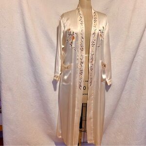 Embroidered ivory pure silk M/L Chinese  robe.